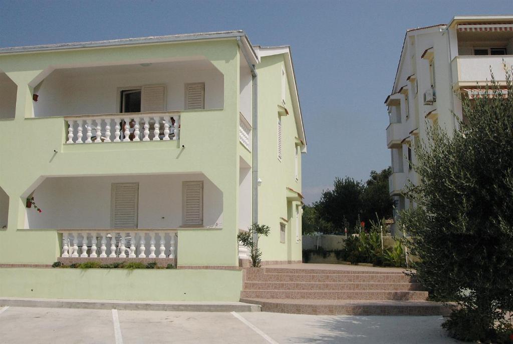 Apartments Svekric Новаля Екстер'єр фото